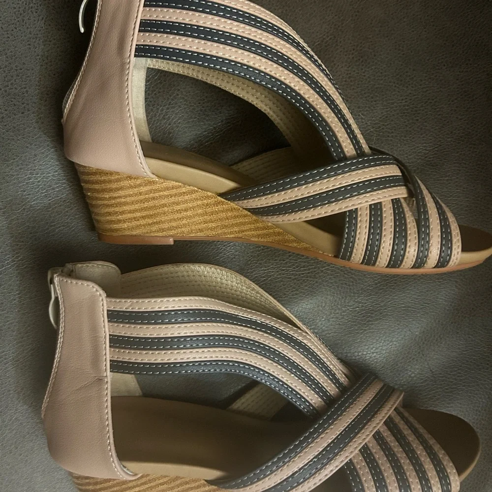 Elegant Strappy Sandals - Tan and Blue - Picture 3 of 5